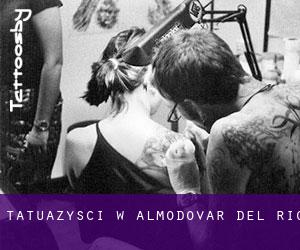 Tatuażyści w Almodóvar del Río