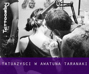 Tatuażyści w Awatuna (Taranaki)